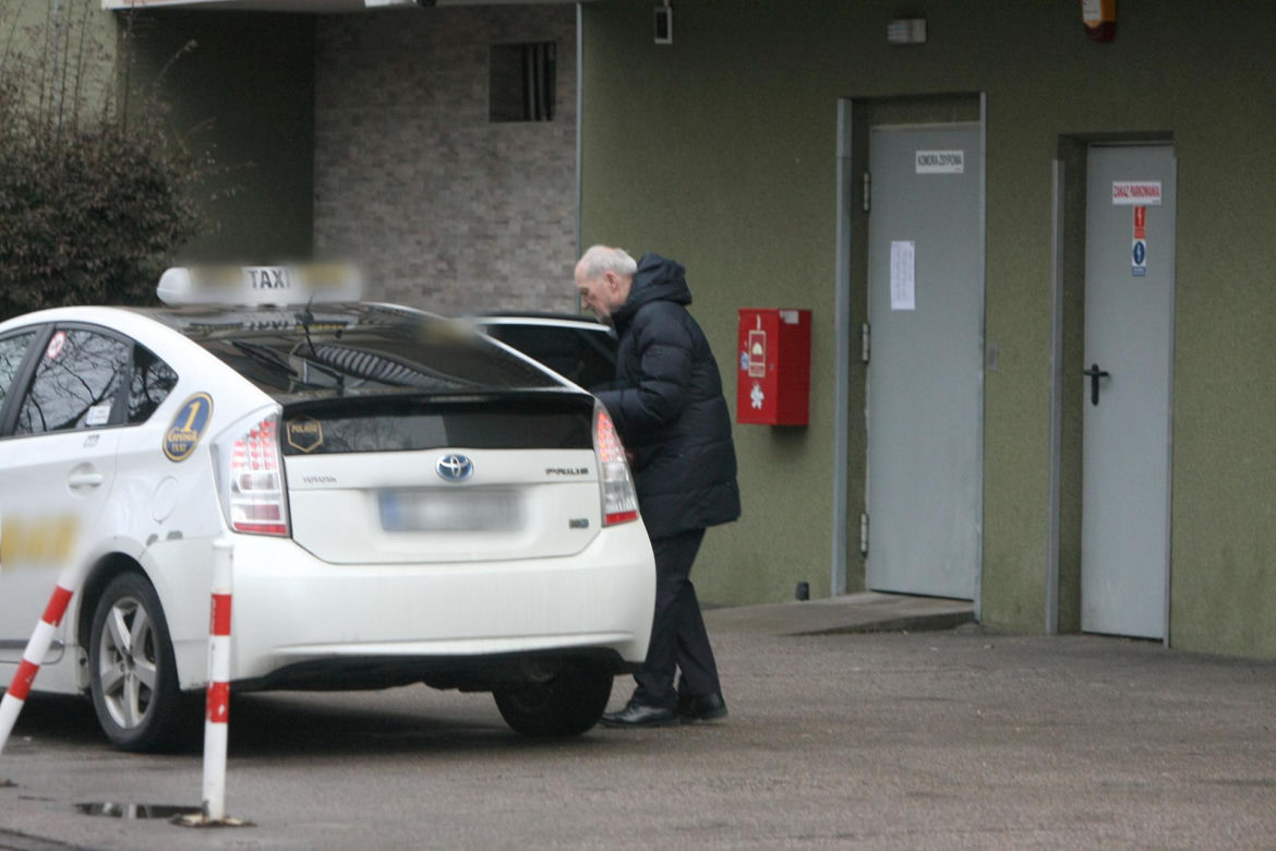Macierewicz musi się wozić taksówką