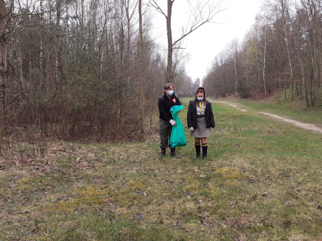 Czuwam dla Ziemi - akcja sprzątania uroczyska Sekuła przez harcerzy w Siedlcach 22.04.2021