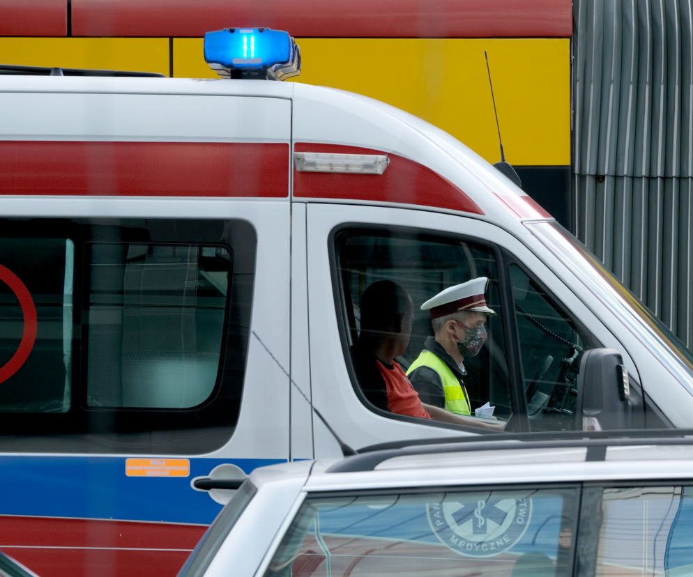Warszawa: Dramatyczny wypadek w miejskim autobusie. Kobieta zasłabła i runęła na podłogę