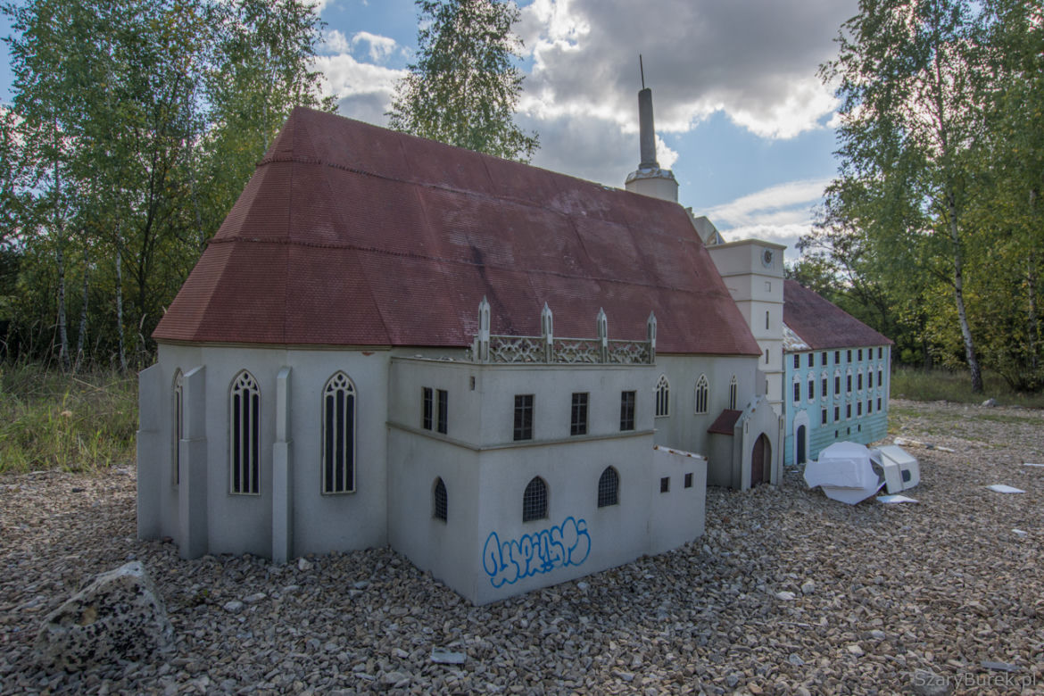 Park Miniatur Sakralnych w Częstochowie zrujnowany