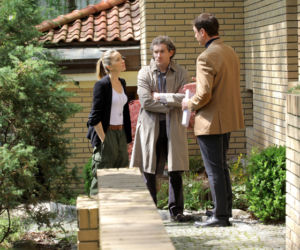 Na krawędzi 2 sezon odc. 1. Lena Korcz (Kamilla Baar), Andrzej (Przemysław Sadowski), Jacek Rozenek