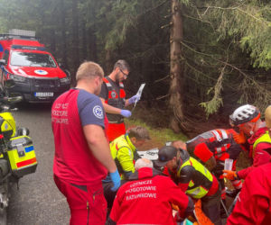 Tragedia na niebieskim szlaku. 50-latek walczył o życie, turyści ruszyli na ratunek