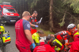 Tragedia na niebieskim szlaku. 50-latek walczył o życie, turyści ruszyli na ratunek