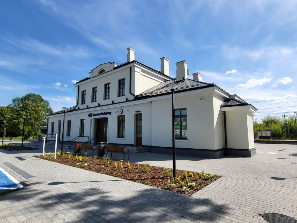 Dworzec w Trawnikach po modernizacji