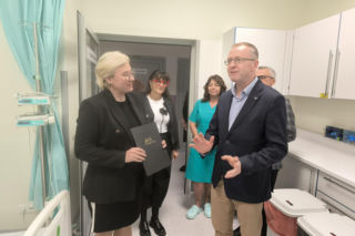 Szpital w Lesznie z darami od powiatu