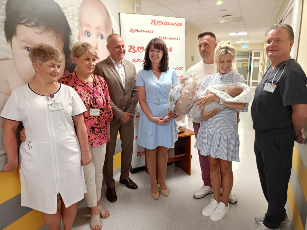 Pierwsze wyprawki "Witaj na Mazowszu" zostały już wręczone rodzicom nowo narodzonych maluszków w Mazowieckim Szpitalu Wojewódzkim w Siedlcach