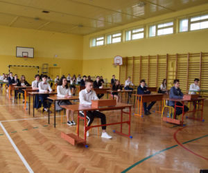 Matura 2021: Język polski. Lektury z gwiazdką, rozprawka i czytanie ze zrozumieniem. Zobacz, co obowiązuje na egzaminie