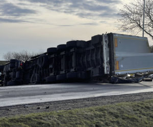 Potężny karambol trzech osobówek i ciężarówki. Do szpitala trafiło pięć osób