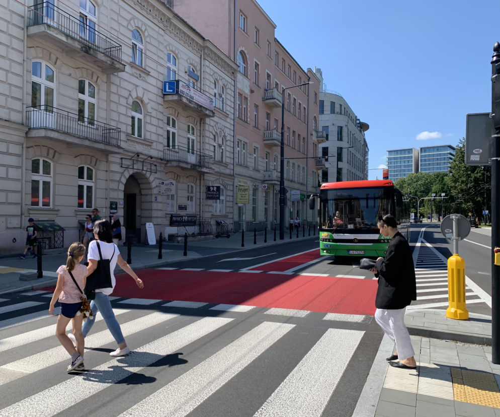 Nowość na Al. Racławickich po remoncie - tzw. śluza dla rowerzystów