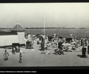 Golizna na plaży w czasch PRL
