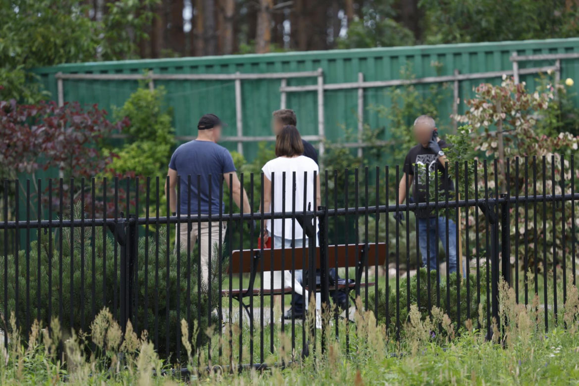Zbrodnia pod Grójcem. Ksiądz przyznał się do zabójstwa. Policja przeszukała plebanię [ZDJĘCIA]. Kontener: Warszawa