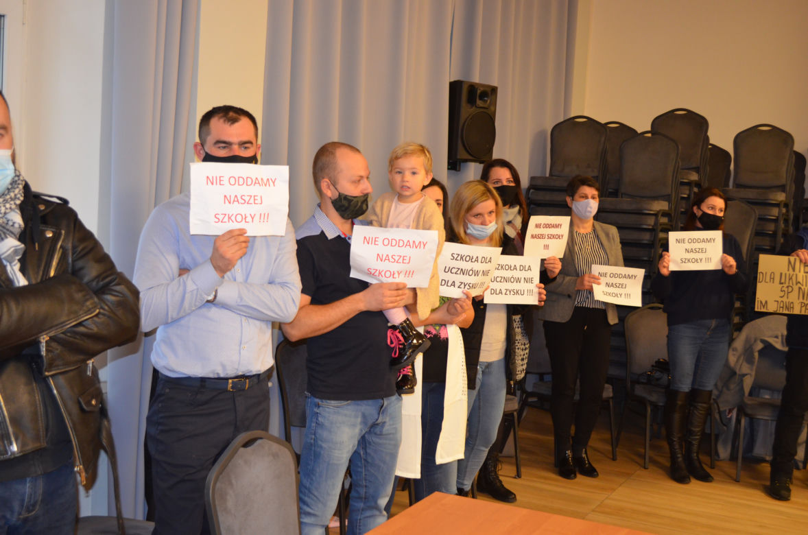 Społeczność z Michałowa wygrała z prezydentem Materkiem. SP nr 2 zostaje
