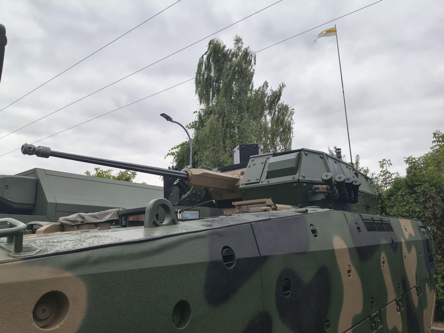 Armaty Bushmaster z polskiej fabryki. Huta Stalowa Wola i Northrop Grumman podpisały strategiczne porozumienie