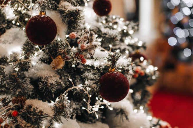 Chcesz eleganckich świąt? Postaw na bordo