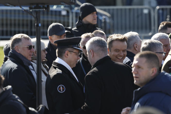 Rocznica katastrofy smoleńskiej. Prezydent Nawrocki uczcił pamięć zmarłych