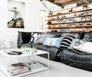 Mięsista sofa w lofcie