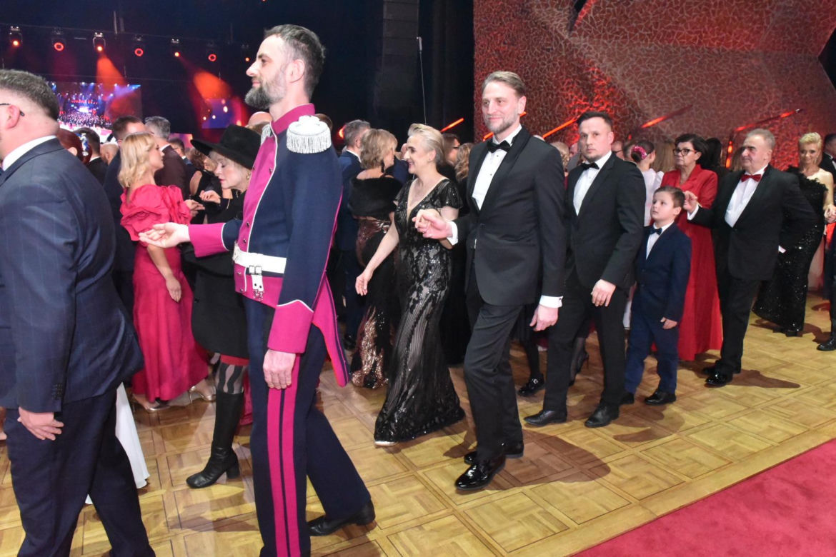 XIV Marszałkowski Bal Dobroczynny w CKK Jordanki. Zdjęcia ze środka. Efektowne kreacje VIP-ów