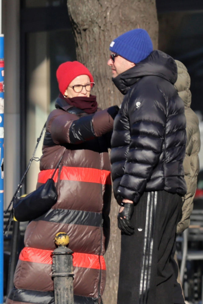 Tomasz Karolak  i Viola Kołakowska na spacerze