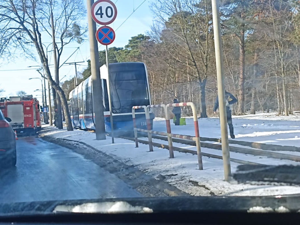 Bydgoszcz. Wypadek na ul. Nakielskiej. Tramwaj potrącił mężczyznę