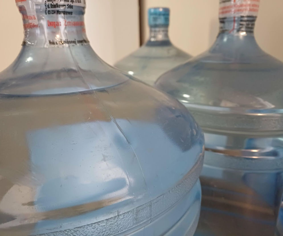 Raszków rozdaje wodę mieszkańcom. Setki palet już trafiły do punktów dystrybucji