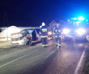 OKROPNY WYPADEK w Strzeszycach! Osobówka STARANOWANA przez ciężarówkę