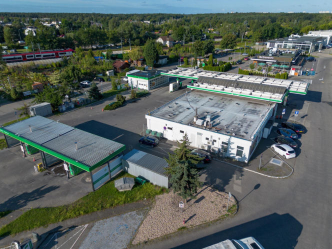 Podłożył ładunek w baku paliwa swojego auta