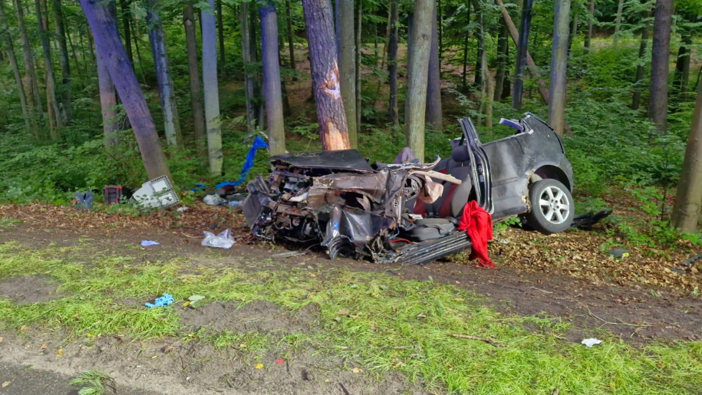 Niespokojna noc na gdańskich drogach. Dwa wypadki i uwięzieni ludzie w samochodach