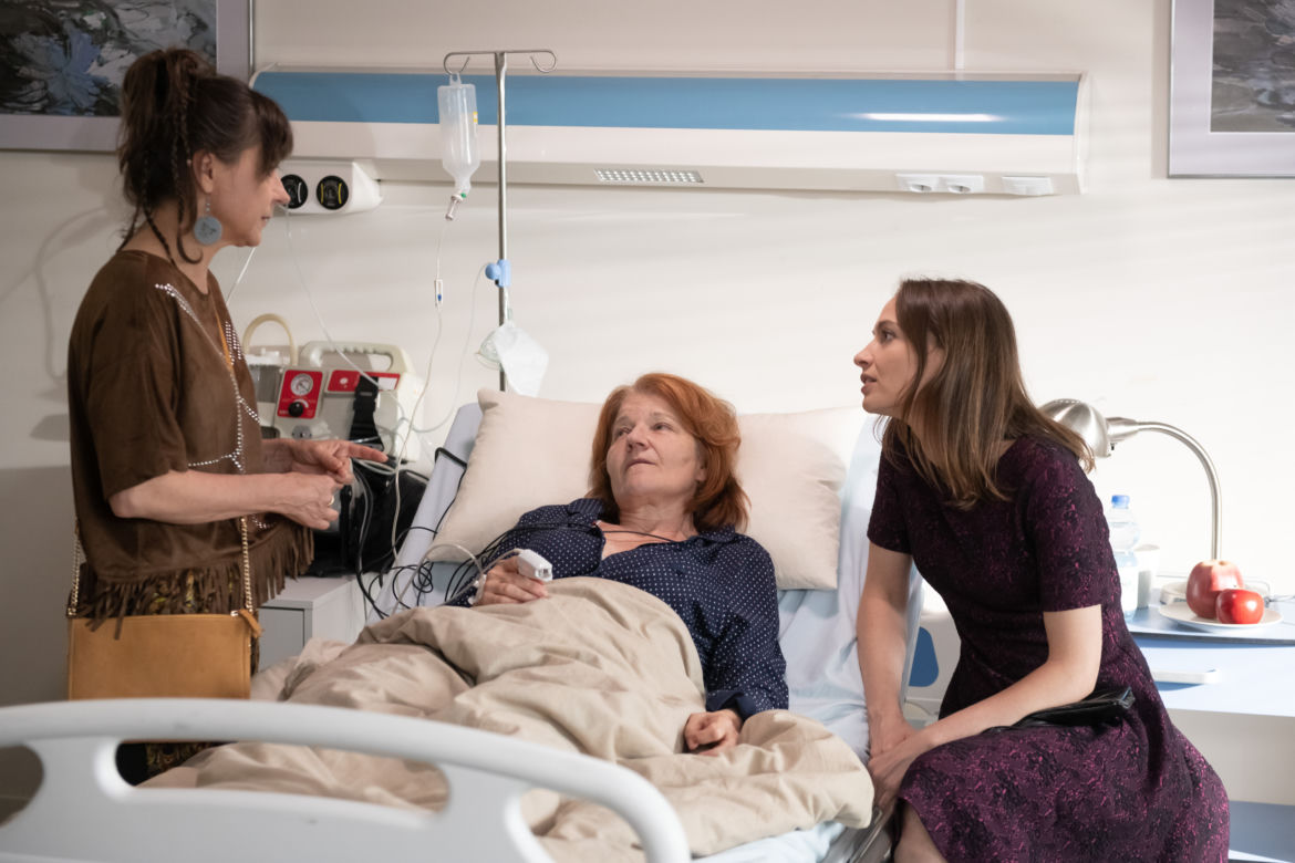 Na Wspólnej, odcinek 2757. Joanna (Anna Cieślak), Krystyna (Maria Winiarska), Anna (Agnieszka Suchora)