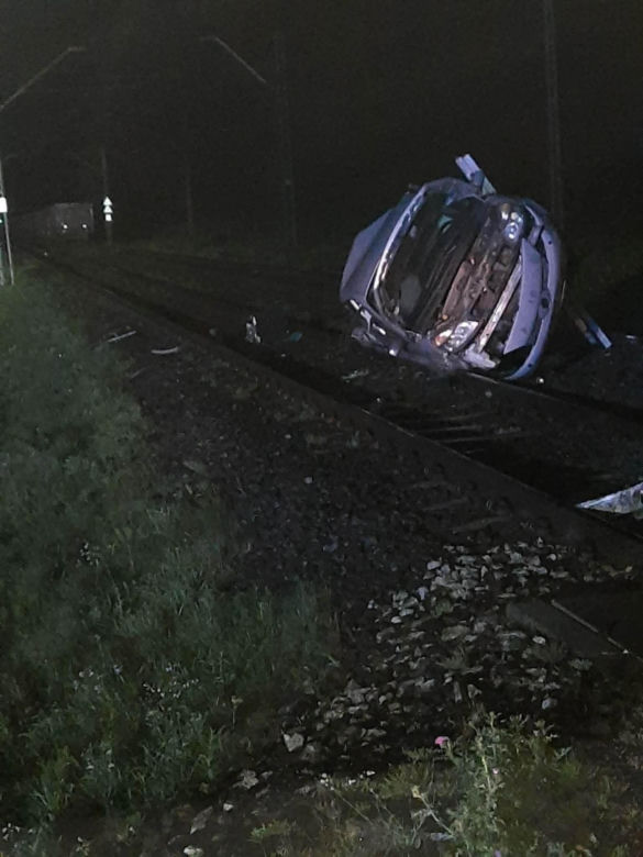 Pijany z dożywotnim zakazem wjechał pod pociąg! Zostawił ranną pasażerkę i uciekł