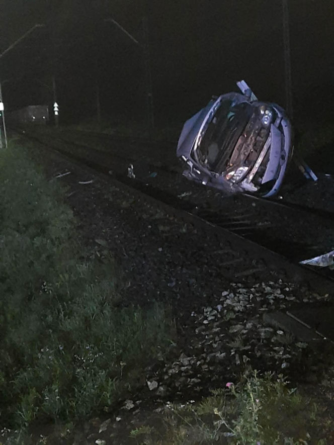 Pijany z dożywotnim zakazem wjechał pod pociąg! Zostawił ranną pasażerkę i uciekł