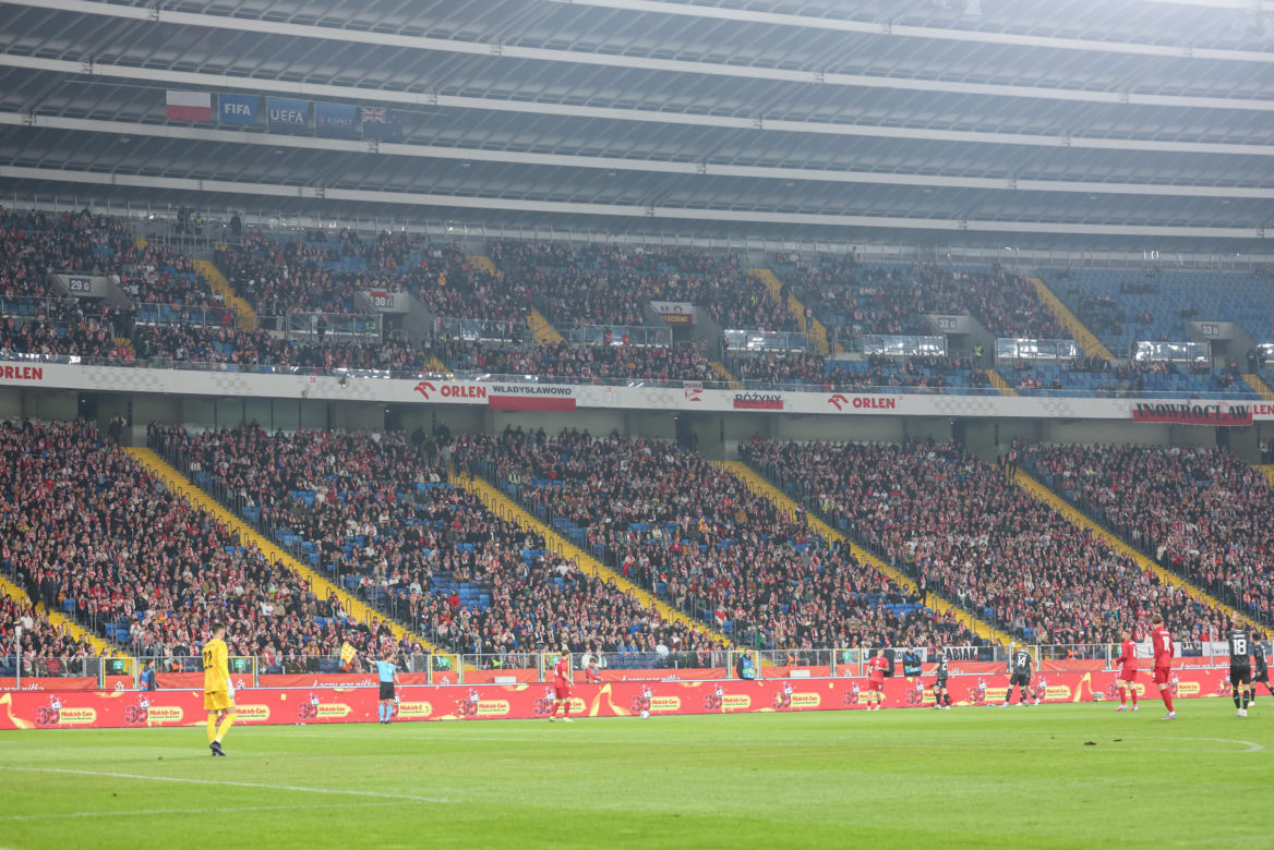 Kibice na meczu Polska -Nowa Zelandia na Stadionie Śląskim