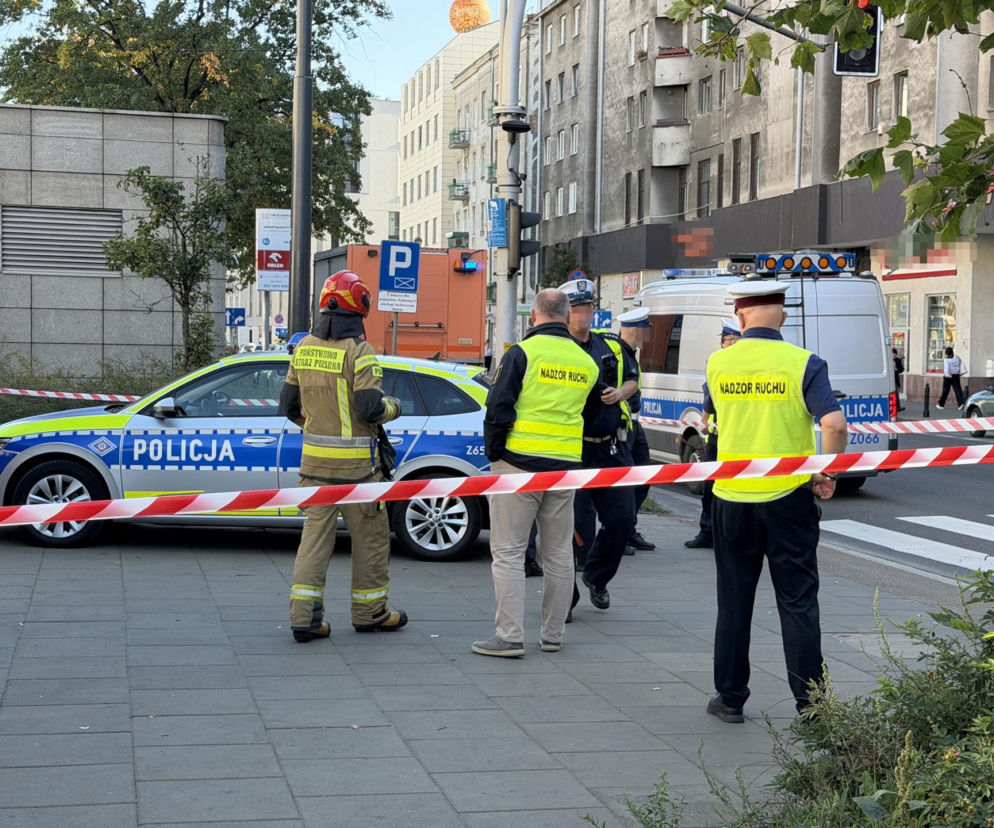 Tramwaj nie wyhamował i uderzył w drugi skład. 71-latka w szpitalu