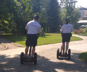 Bydgoscy strażnicy miejscy na segwayach 