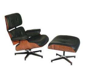 The Eames Lounge Chair and ottoman, najsłynniejsze dzieło Charlesa i Ray Eames. 