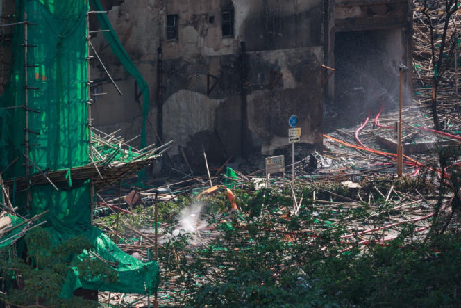 Hongkong pogrążony w żałobie po tragicznym pożarze wieżowców. Liczba ofiar wzrosła do 146