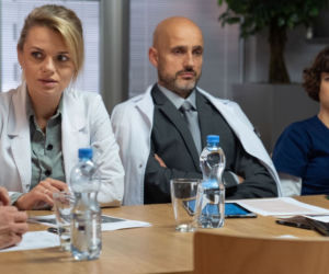 Na dobre i na złe odc. 796. Rafał Konica (Robert Koszucki), Agata Woźnicka (Emilia Komarnicka-Klynstra), Julka Burska (Aleksandra Hamkało)