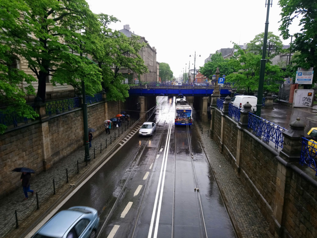 Kraków całkowicie sparaliżowany przez ulewy 23.05.2019: zalane drogi, brak prądu, nie kursują tramwaje