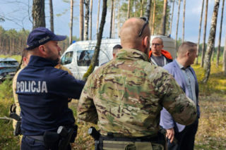 Tajemniczy dron w opolskim lesie. Do akcji wkroczyli kontrterroryści