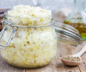 Kiszona kapusta: jak kisić kapustę w słoiku? Prosty przepis