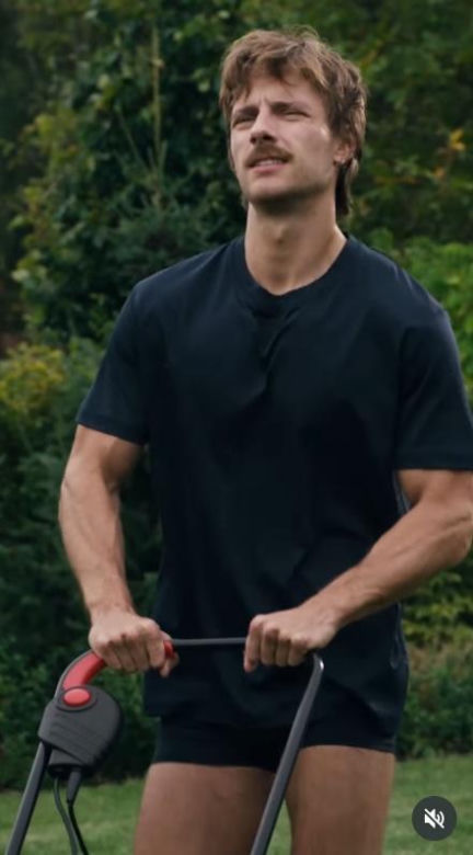 Maciej Musiał w reklamie bielizny