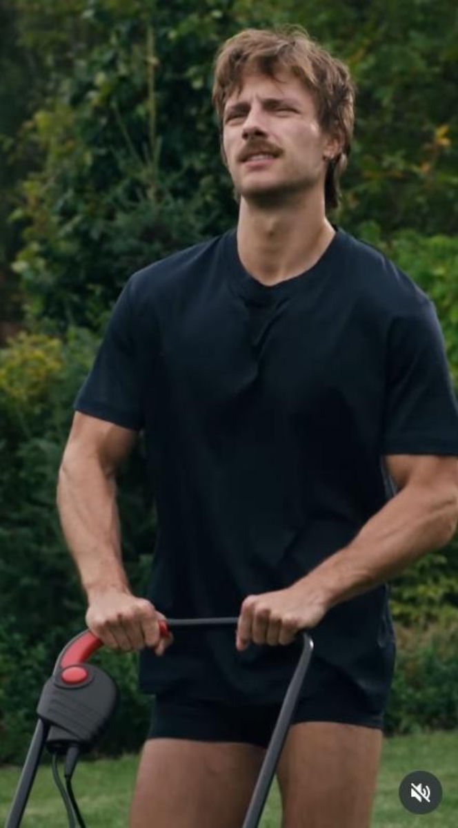 Maciej Musiał w reklamie bielizny