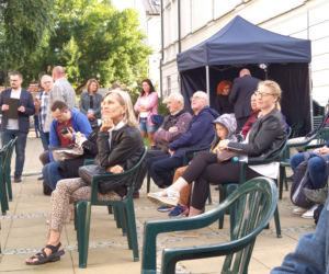 Spotkanie autorskie Artura Ziontka i koncert siedleckich artystów przy fontannie 18.08.2021