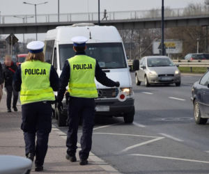 Krakowska policja kontroluje komunikację miejską, parki i skwery