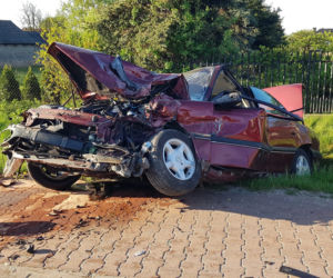 Groźny wypadek w Kozeninie: 51-latek wyjechał na czołówkę