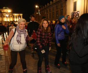 Nightskating. Warszawiacy przejechali stolicę na rolkach [Zdjęcia]