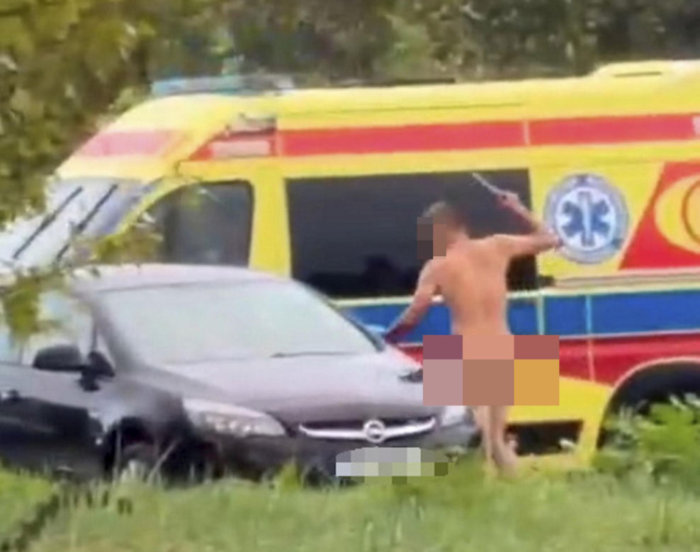 Nagi mężczyzna z maczetą biegał po ulicy! Policjanci użyli paralizatora