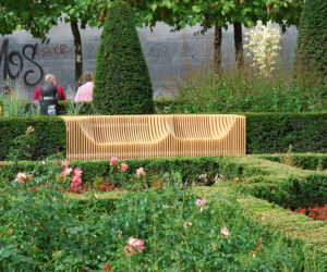Monolith bench – meble miejskie dla ogrodu Albertine w Brukseli, projekt: Paweł Grobelny