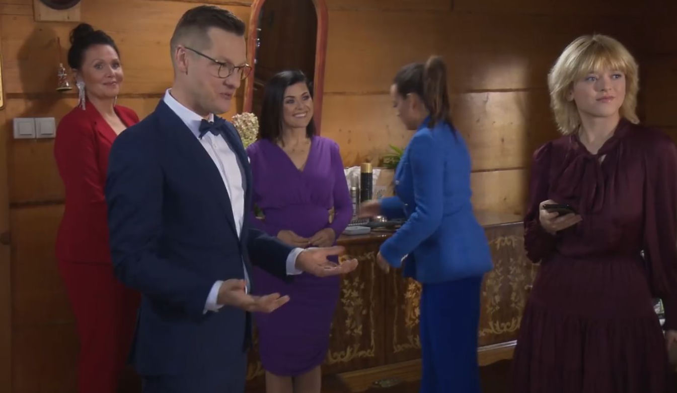 M jak miłość odc. 1634. Basia (Gabriela Raczyńska), Piotrek (Marcin Mroczek), Kinga (Katarzyna Cichopek), Marysia (Małgorzata Pieńkowska), Magda (Anna Mucha)