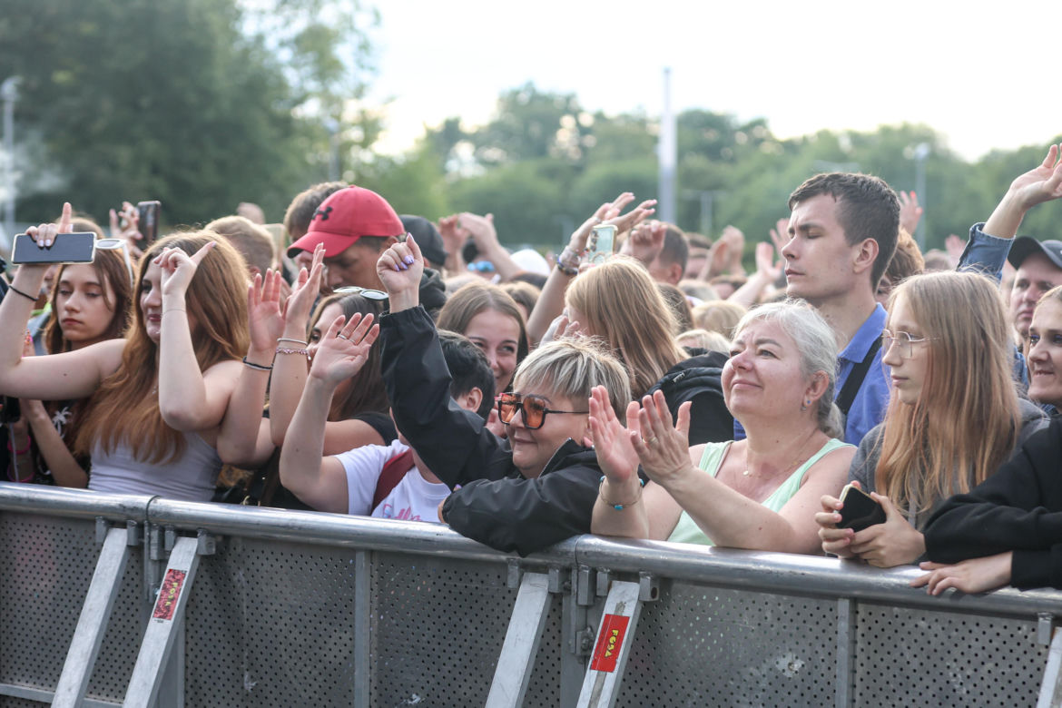 Śląska Scena Letnia na promenadzie przy Stadionie Śląskim w Chorzowie