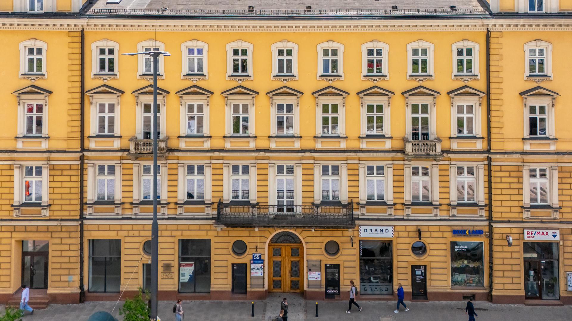 Południowa pierzeja Alej Jerozolimskich w centrum Warszawy